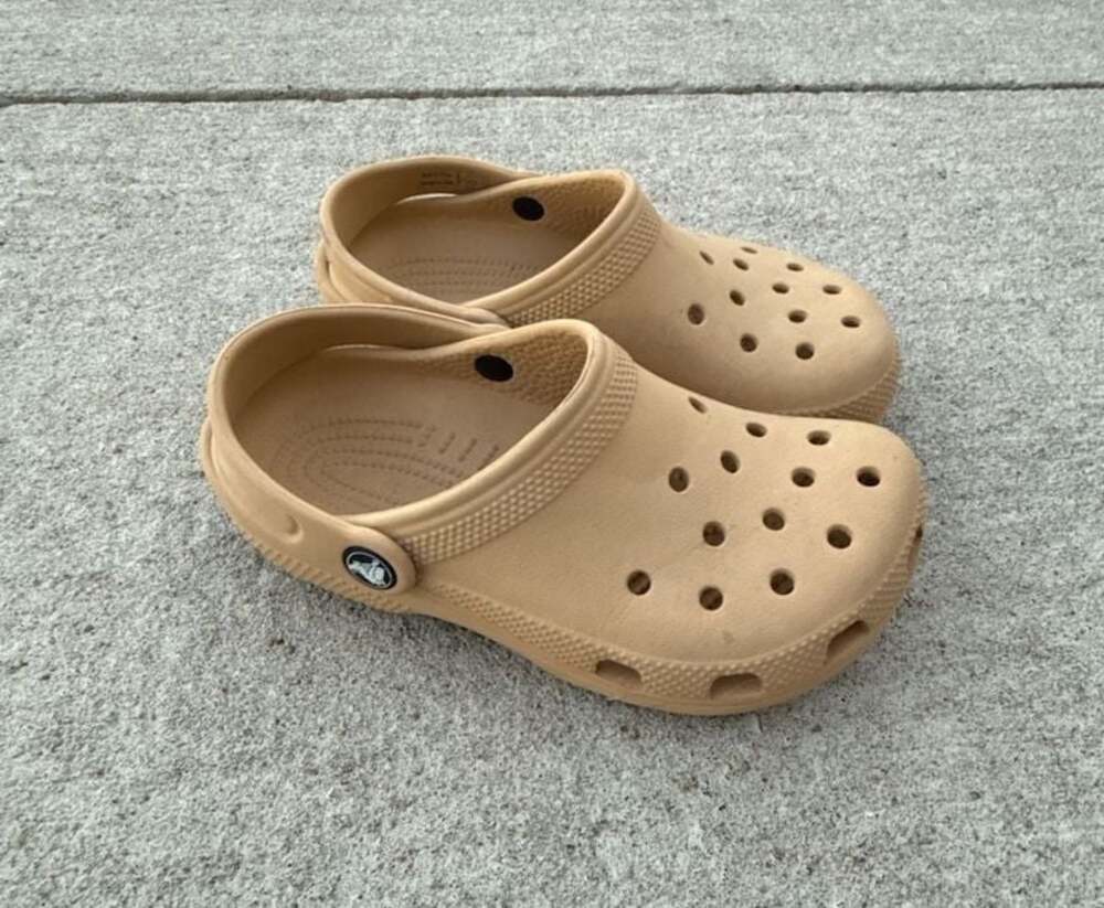 Crocs Classic Clog Tan Size J2 - Picture 2 of 4